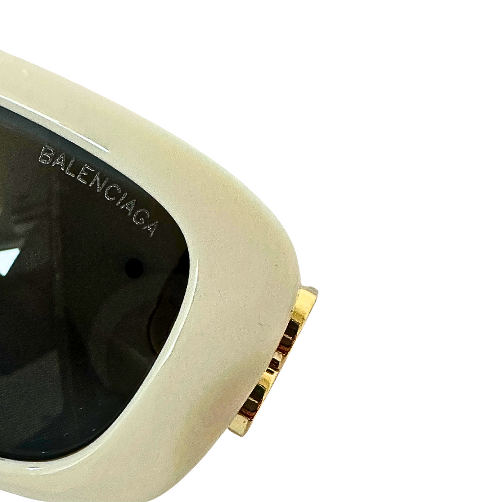 Balenciaga BB Cream - branding detail
