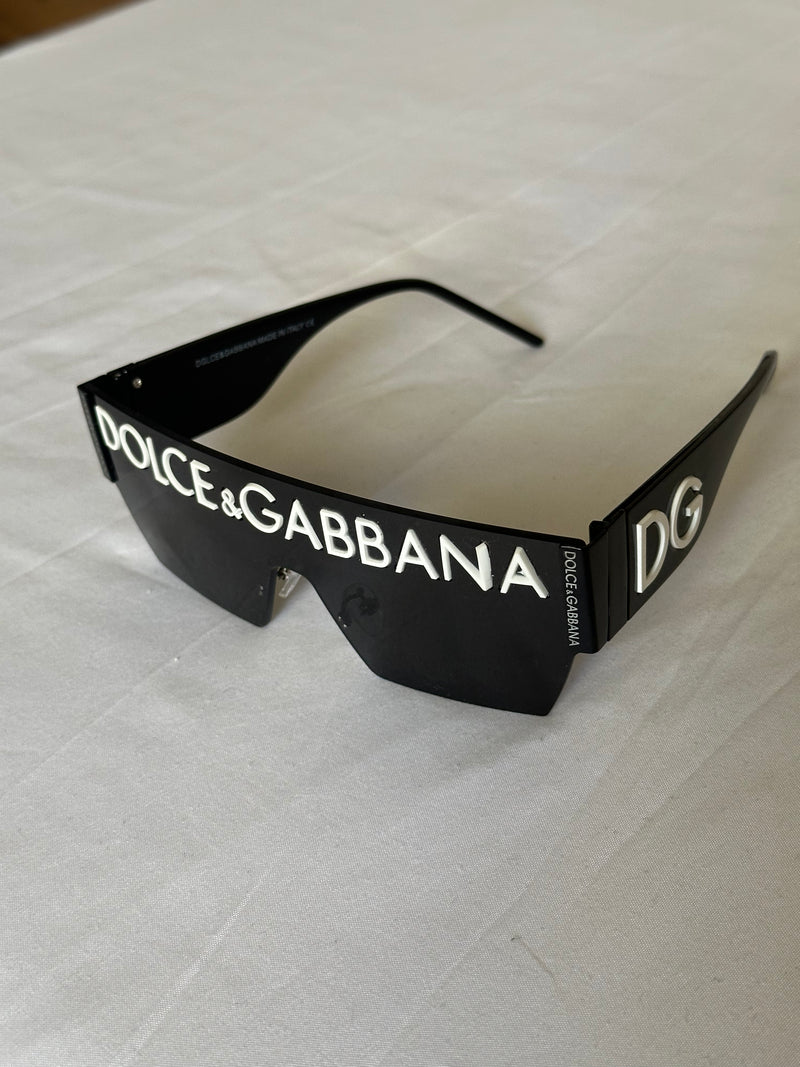 Dolce & Gabbana Logo Shield - Black