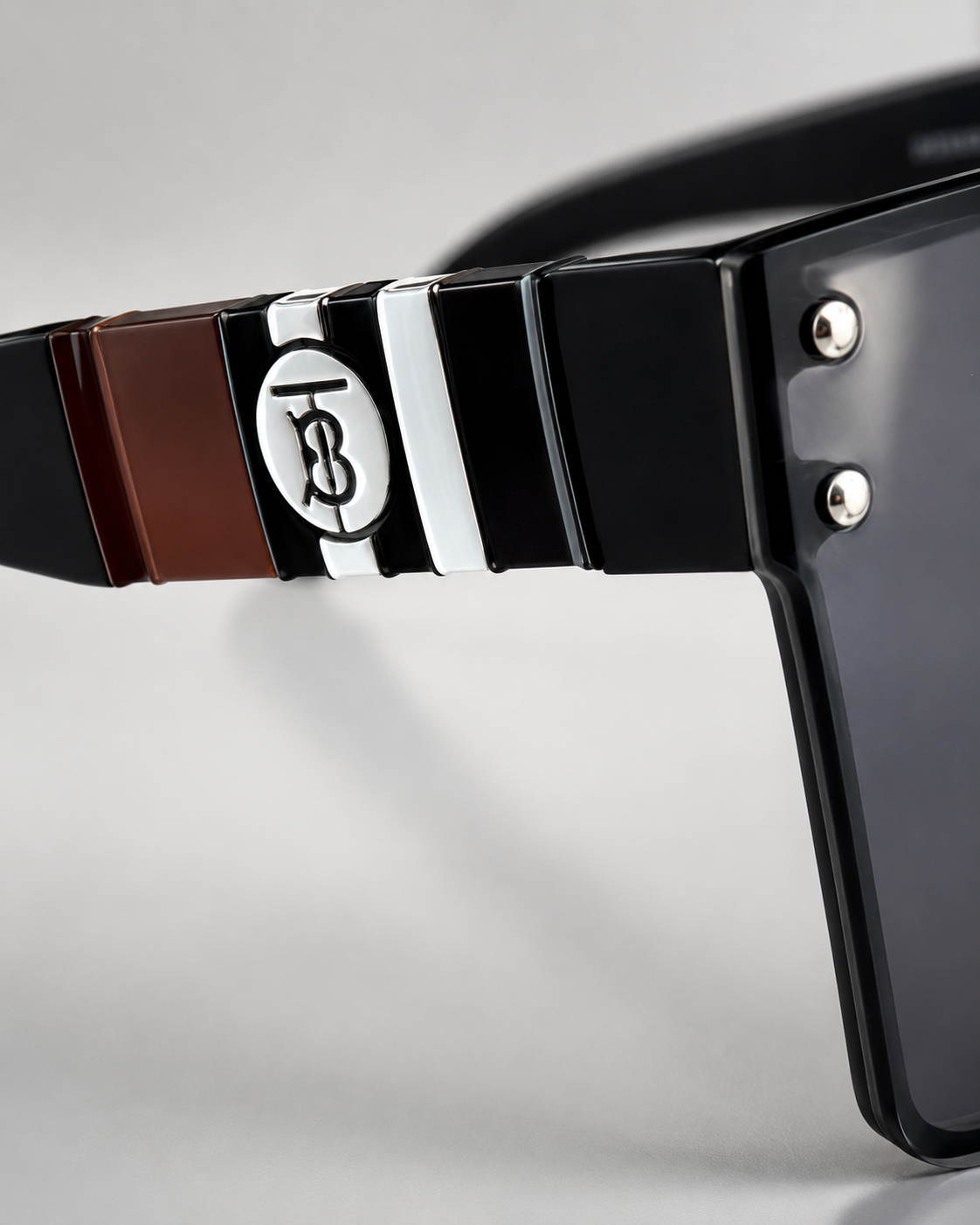 Burberry Shield TB - Black