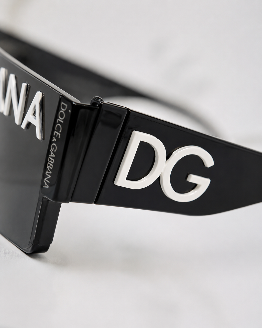 Dolce & Gabbana Logo Shield - Black